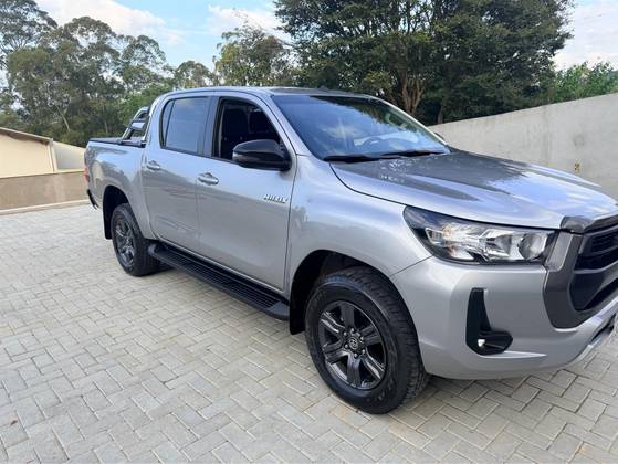 TOYOTA HILUX 2.8 D-4D TURBO DIESEL CD SR 4X4 AUTOMÁTICO TOYOTA HILUX 2.8 D-4D TURBO DIESEL CD SR 4X4 AUTOMÁTICO